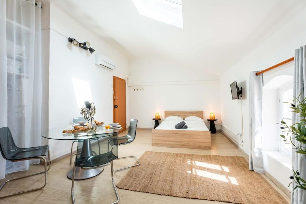 Chaleureux Niche Au Coeur Des Salins Arles